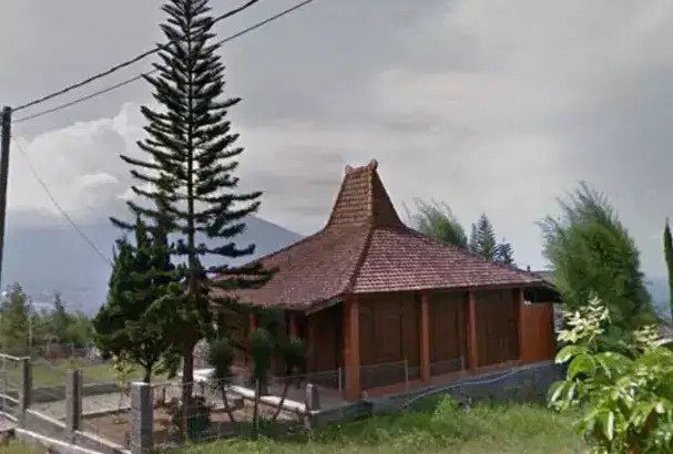 Di sewakan villa kayu joglo