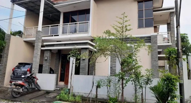 Dikontrakkan Rumah Pojok 2 lantai Sidoarjo